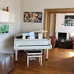 Villa Huge Luxury Villa, 6 Beds And Baths, Terraces, Double Garage Prag