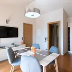 Huge Luxury Villa, 6 Beds And Baths, Terraces, Double Garage Villa