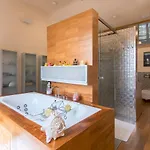 Huge Luxury Villa, 6 Beds And Baths, Terraces, Double Garage *