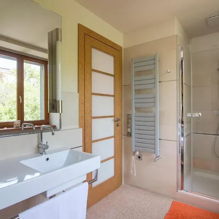 Huge Luxury Villa, 6 Beds And Baths, Terraces, Double Garage Willa