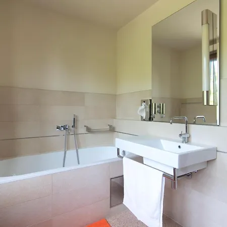 ヴィラ Huge Luxury Villa, 6 Beds And Baths, Terraces, Double Garage