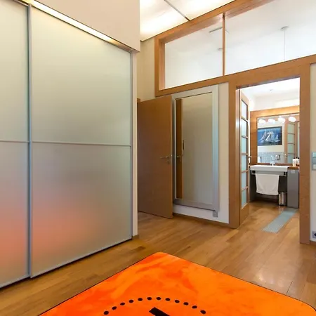 Huge Luxury Villa, 6 Beds And Baths, Terraces, Double Garage Вилла *