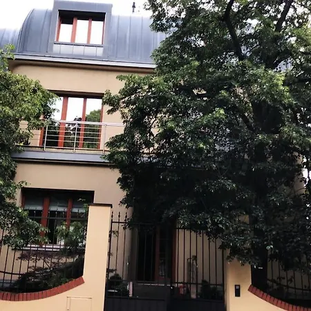 Huge Luxury Villa, 6 Beds And Baths, Terraces, Double Garage Villa *