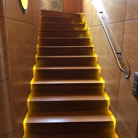 Huge Luxury Villa, 6 Beds And Baths, Terraces, Double Garage Praag