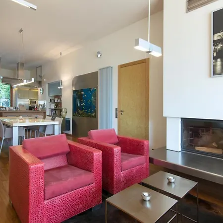 Huge Luxury Villa, 6 Beds And Baths, Terraces, Double Garage