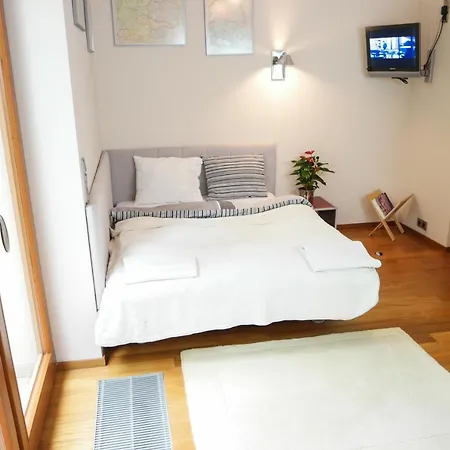 Huge Luxury Villa, 6 Beds And Baths, Terraces, Double Garage *