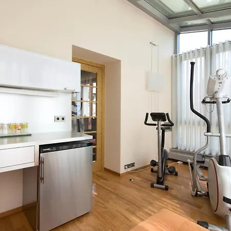 Huge Luxury Villa, 6 Beds And Baths, Terraces, Double Garage Villa