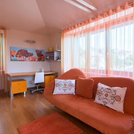 Huge Luxury Villa, 6 Beds And Baths, Terraces, Double Garage *