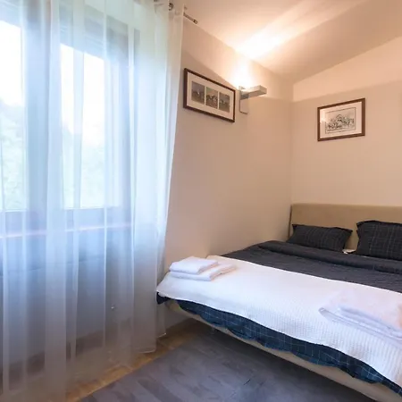 Huge Luxury Villa, 6 Beds And Baths, Terraces, Double Garage *