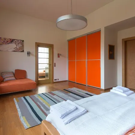 Huge Luxury Villa, 6 Beds And Baths, Terraces, Double Garage *