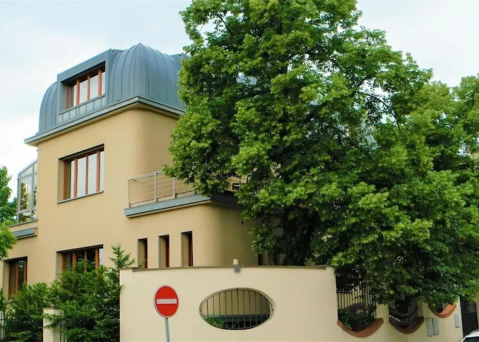 Huge Luxury Villa, 6 Beds And Baths, Terraces, Double Garage Villa *