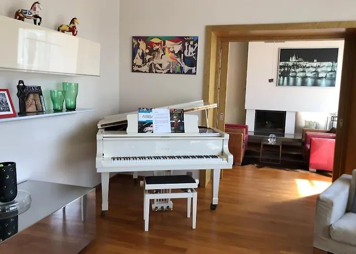 Villa Huge Luxury Villa, 6 Beds&baths, Terraces, Double Garage Prague