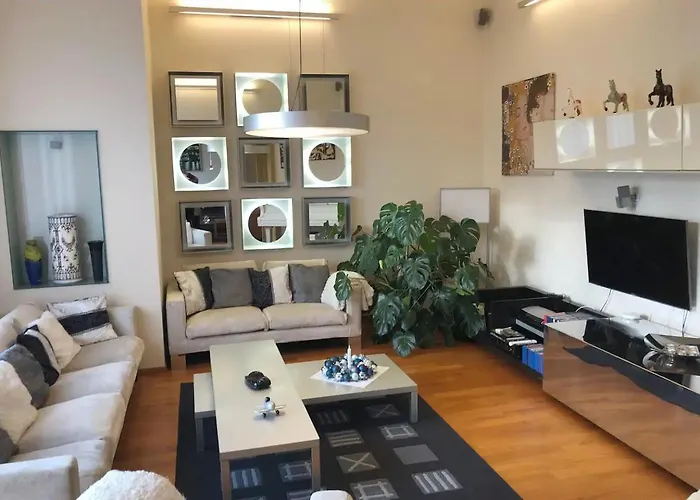 Huge Luxury Villa, 6 Beds And Baths, Terraces, Double Garage *