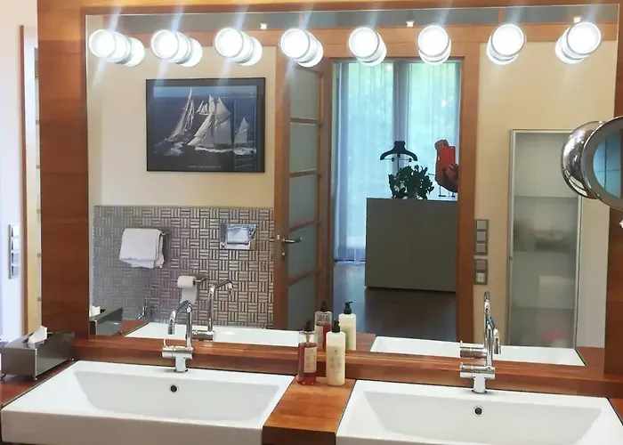 Villa Huge Luxury Villa, 6 Beds And Baths, Terraces, Double Garage