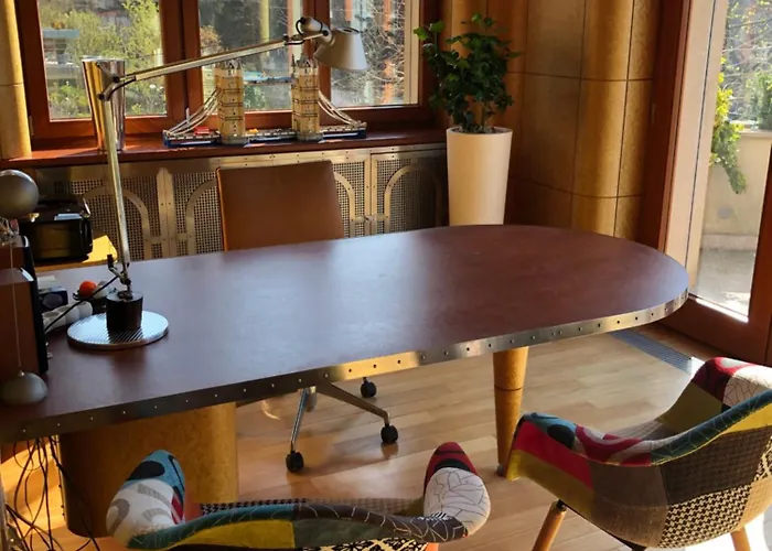 Huge Luxury Villa, 6 Beds And Baths, Terraces, Double Garage