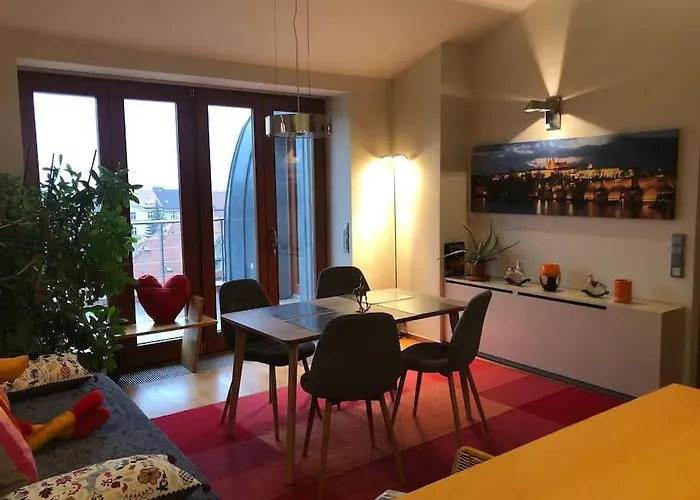 Huge Luxury Villa, 6 Beds And Baths, Terraces, Double Garage Villa *