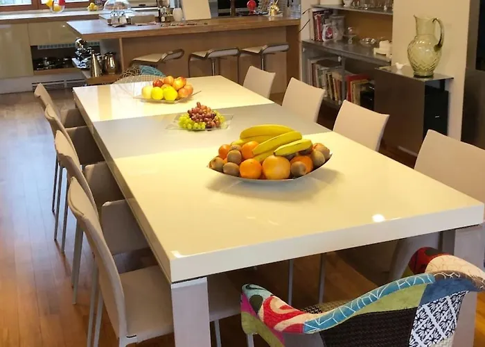 Huge Luxury Villa, 6 Beds&baths, Terraces, Double Garage Prague