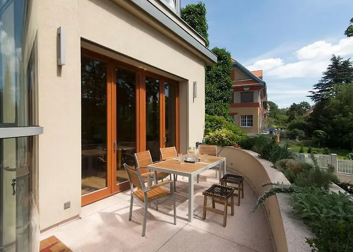 Huge Luxury Villa, 6 Beds And Baths, Terraces, Double Garage Villa *