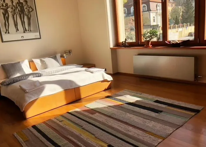 Villa Huge Luxury Villa, 6 Beds And Baths, Terraces, Double Garage *