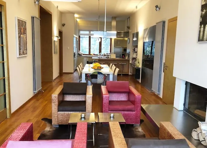 Huge Luxury Villa, 6 Beds And Baths, Terraces, Double Garage Villa Prag