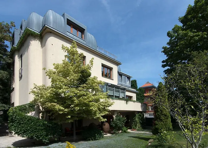Huge Luxury Villa, 6 Beds&baths, Terraces, Double Garage Villa