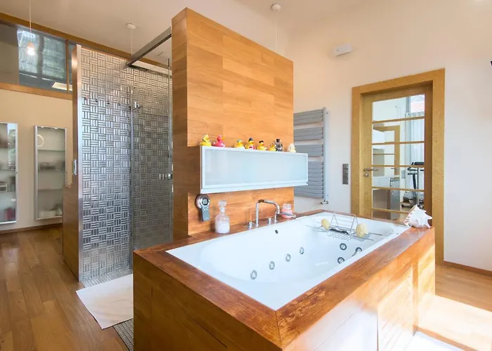 Villa Huge Luxury Villa, 6 Beds And Baths, Terraces, Double Garage Prag