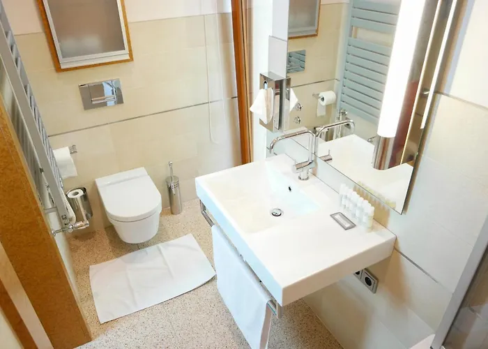 Villa Huge Luxury Villa, 6 Beds&baths, Terraces, Double Garage *