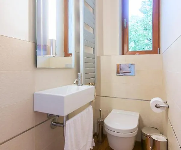 Villa Huge Luxury Villa, 6 Beds And Baths, Terraces, Double Garage