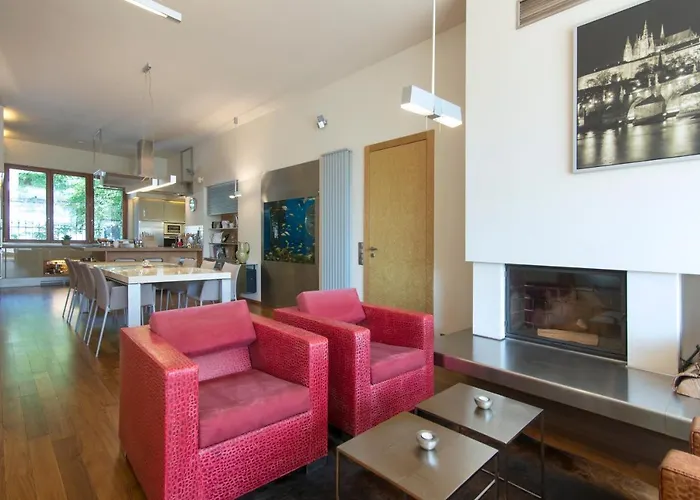 Huge Luxury Villa, 6 Beds&baths, Terraces, Double Garage