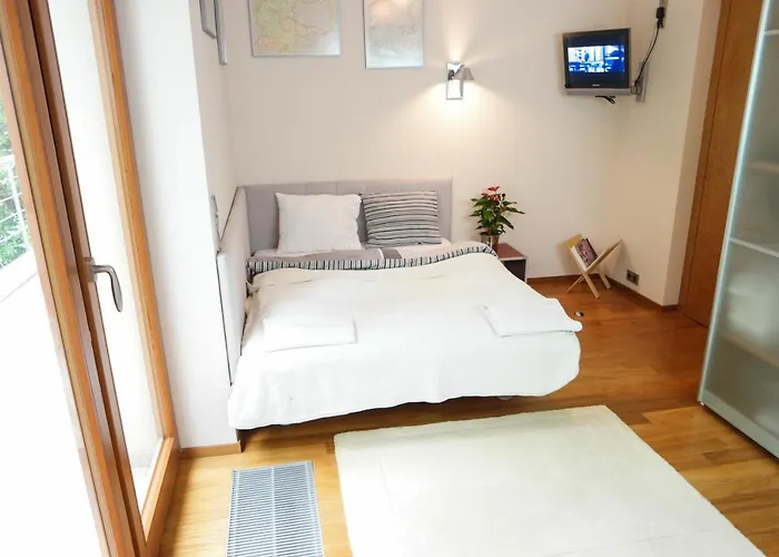 Huge Luxury Villa, 6 Beds And Baths, Terraces, Double Garage *