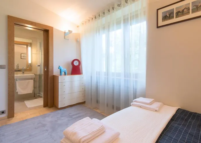 Villa Huge Luxury Villa, 6 Beds And Baths, Terraces, Double Garage Prag