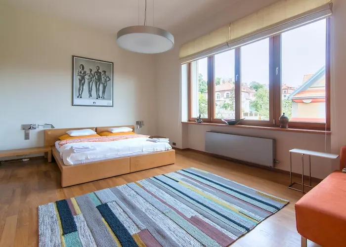 Villa Huge Luxury Villa, 6 Beds And Baths, Terraces, Double Garage