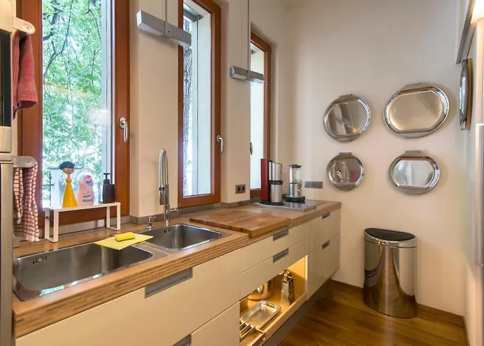 Villa Huge Luxury Villa, 6 Beds And Baths, Terraces, Double Garage