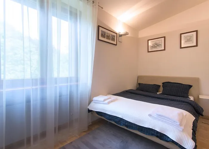 Huge Luxury Villa, 6 Beds&baths, Terraces, Double Garage *