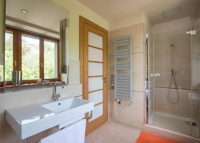Huge Luxury Villa, 6 Beds And Baths, Terraces, Double Garage Villa