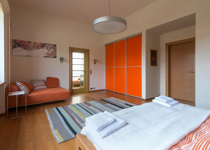 Huge Luxury Villa, 6 Beds And Baths, Terraces, Double Garage *