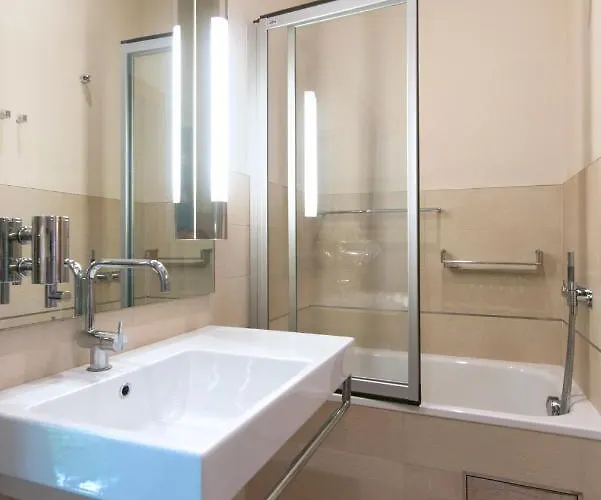Villa Huge Luxury Villa, 6 Beds And Baths, Terraces, Double Garage Prag
