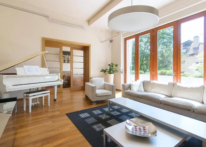 Huge Luxury Villa, 6 Beds And Baths, Terraces, Double Garage Villa Prag