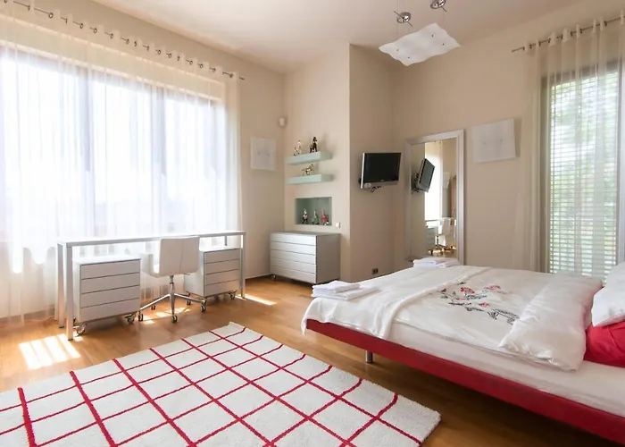 Huge Luxury Villa, 6 Beds And Baths, Terraces, Double Garage Prag