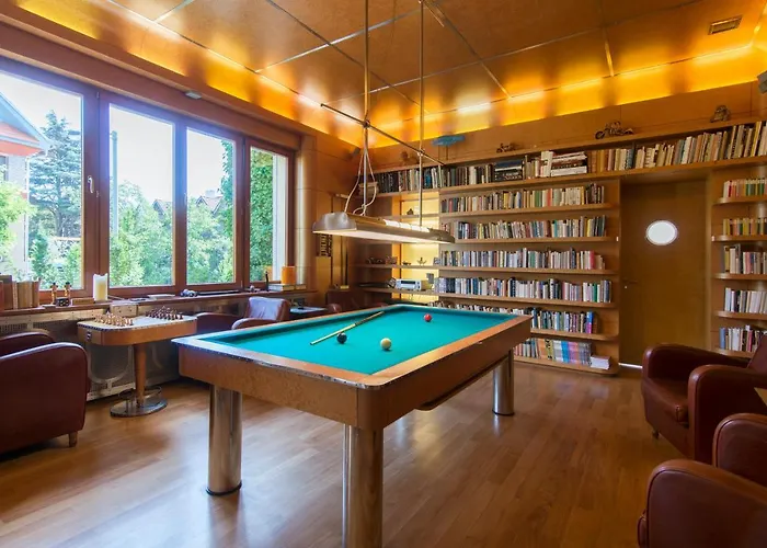 Huge Luxury Villa, 6 Beds And Baths, Terraces, Double Garage Villa