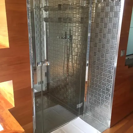 Huge Luxury Villa, 6 Beds And Baths, Terraces, Double Garage וילה *