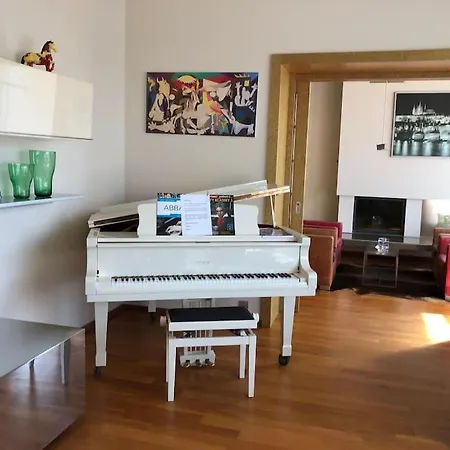 Villa Huge Luxury Villa, 6 Beds And Baths, Terraces, Double Garage Prag