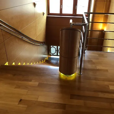 Huge Luxury Villa, 6 Beds And Baths, Terraces, Double Garage וילה *