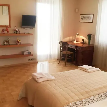 Huge Luxury Villa, 6 Beds And Baths, Terraces, Double Garage * Prag