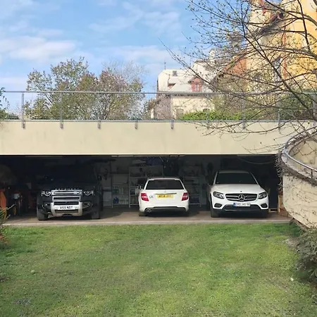 Huge Luxury Villa, 6 Beds And Baths, Terraces, Double Garage * פראג