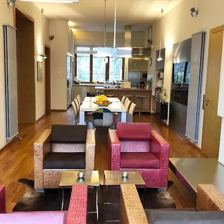 Huge Luxury Villa, 6 Beds And Baths, Terraces, Double Garage וילה פראג
