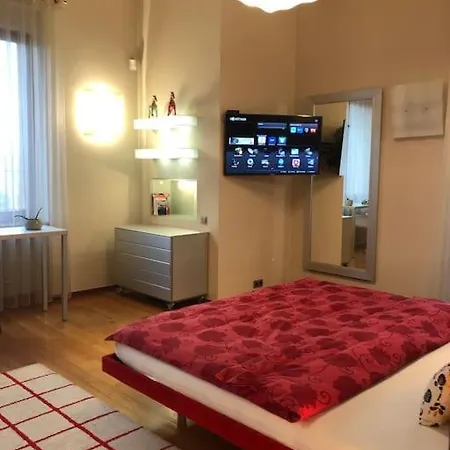 Huge Luxury Villa, 6 Beds And Baths, Terraces, Double Garage *