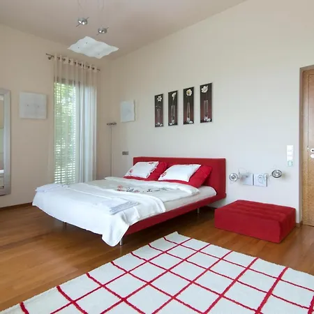 Huge Luxury Villa, 6 Beds And Baths, Terraces, Double Garage 布拉格